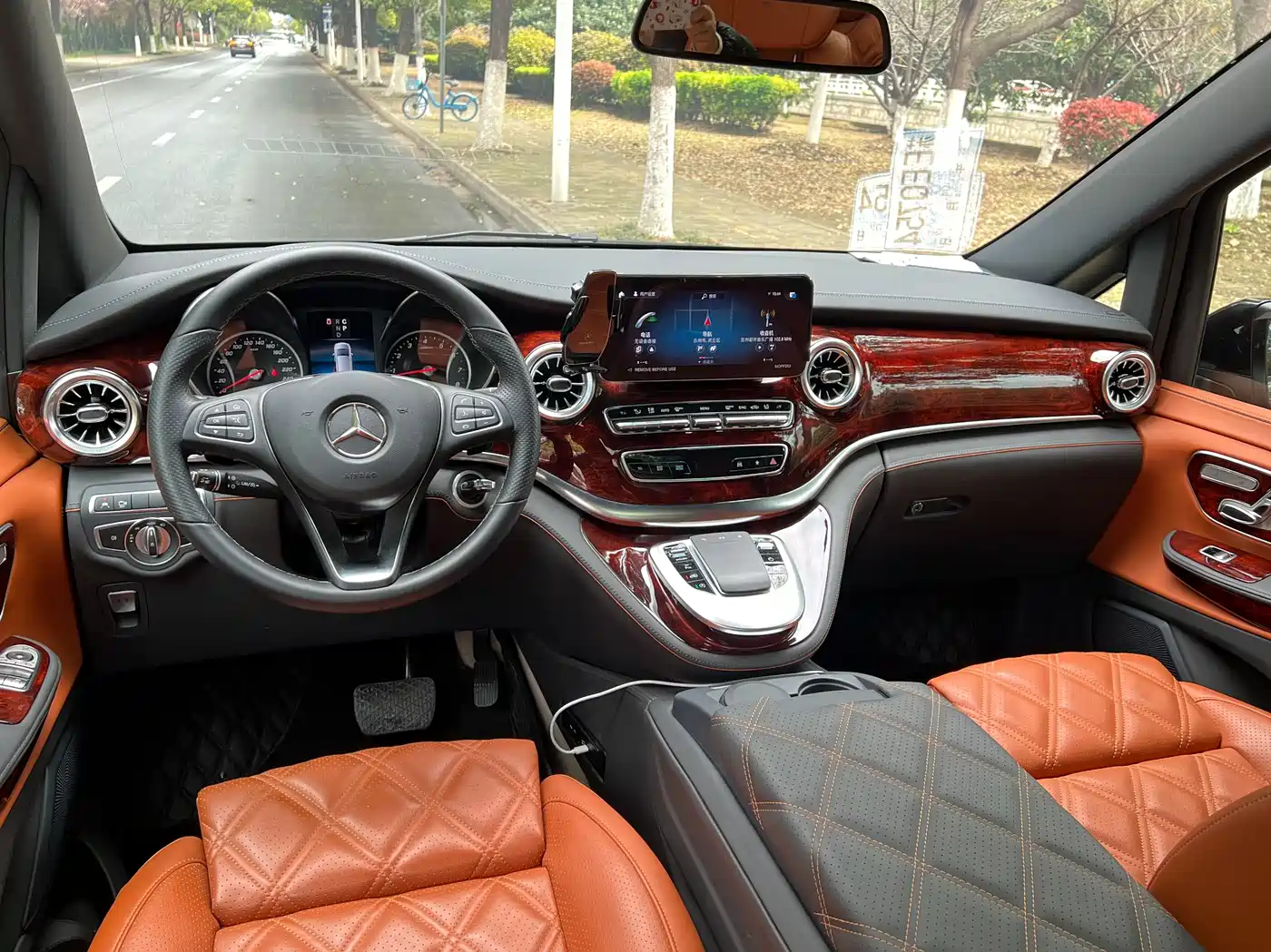 Mercedes-Benz V-Class 2022 V 260 L Long Wheelbase Luxury Edition фото 13