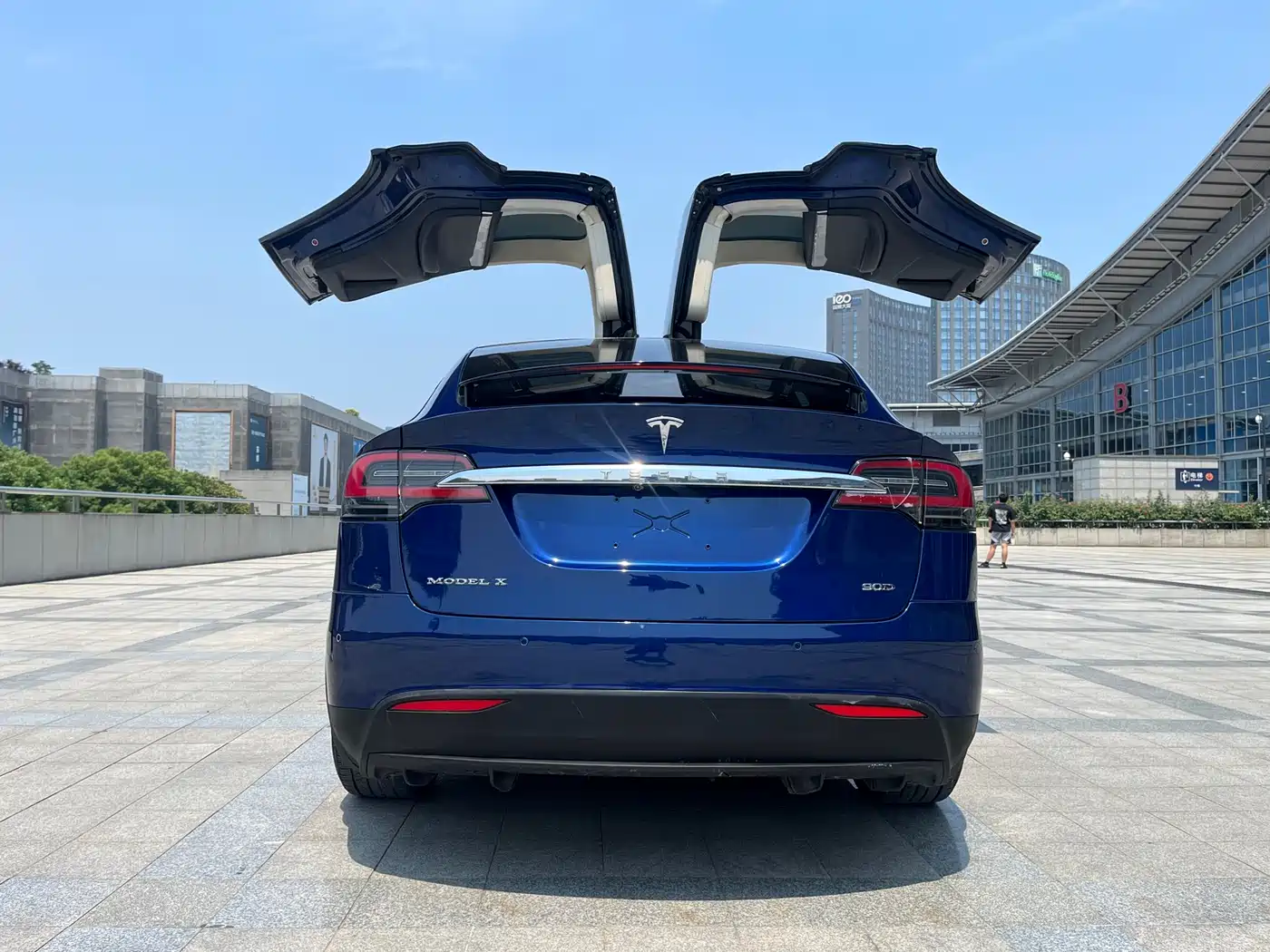 TESLA MODEL X