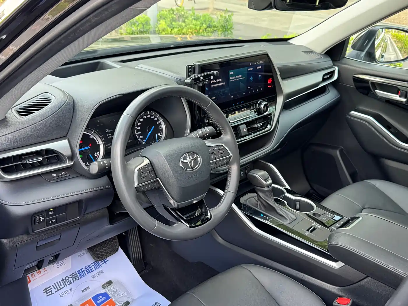 Toyota Highlander 2022 Model Dual Engine 2.5L 4WD Premium Edition 7-Seater фото 13
