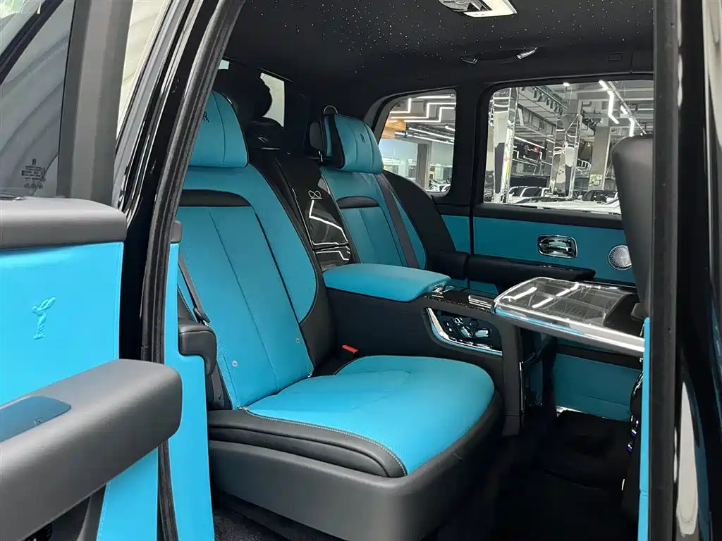 Rolls-Royce Cullinan 2026 2024 Black Badge