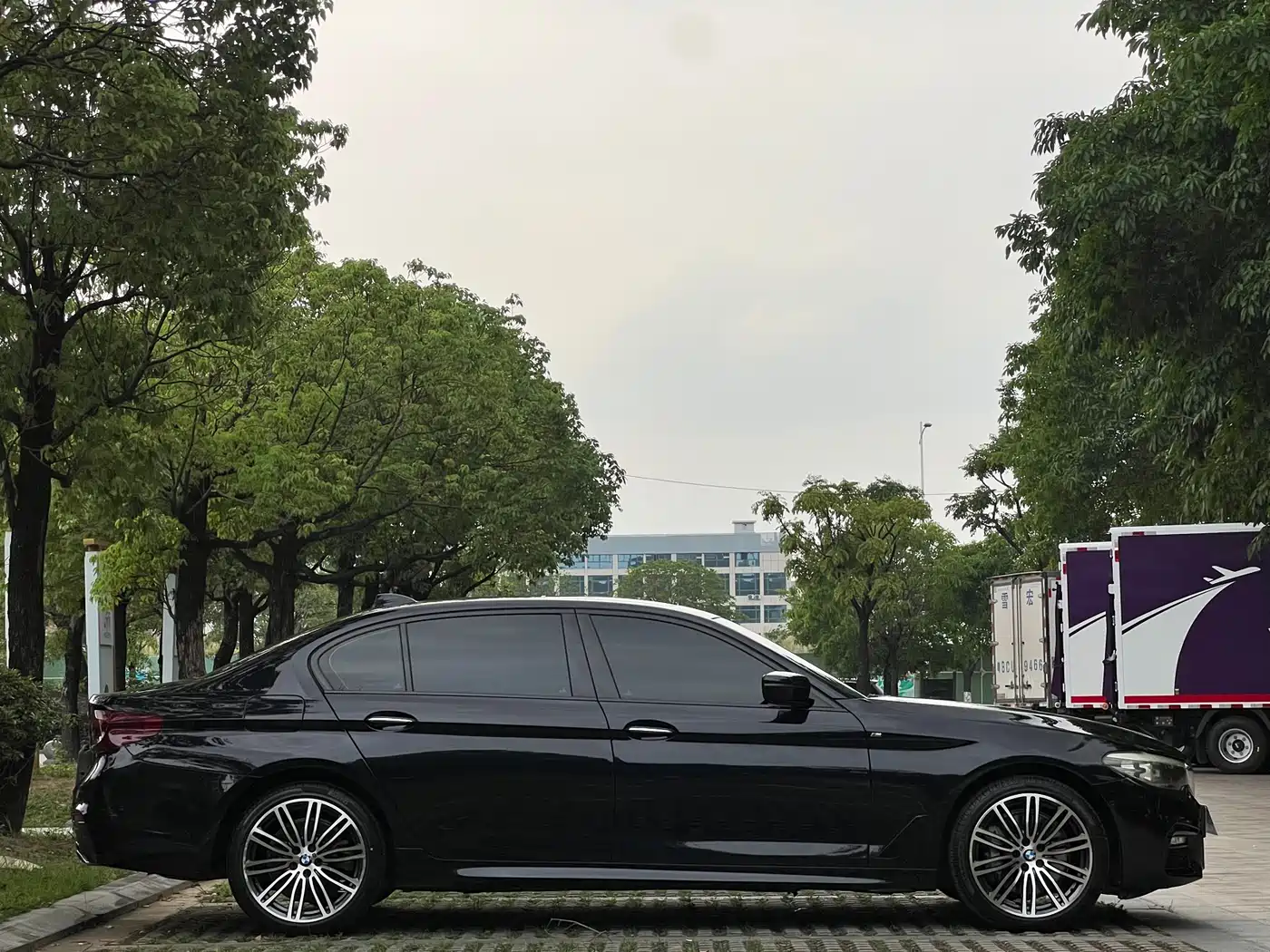 BMW 5 Series 2018 530Li xDrive M Sport Package фото 5