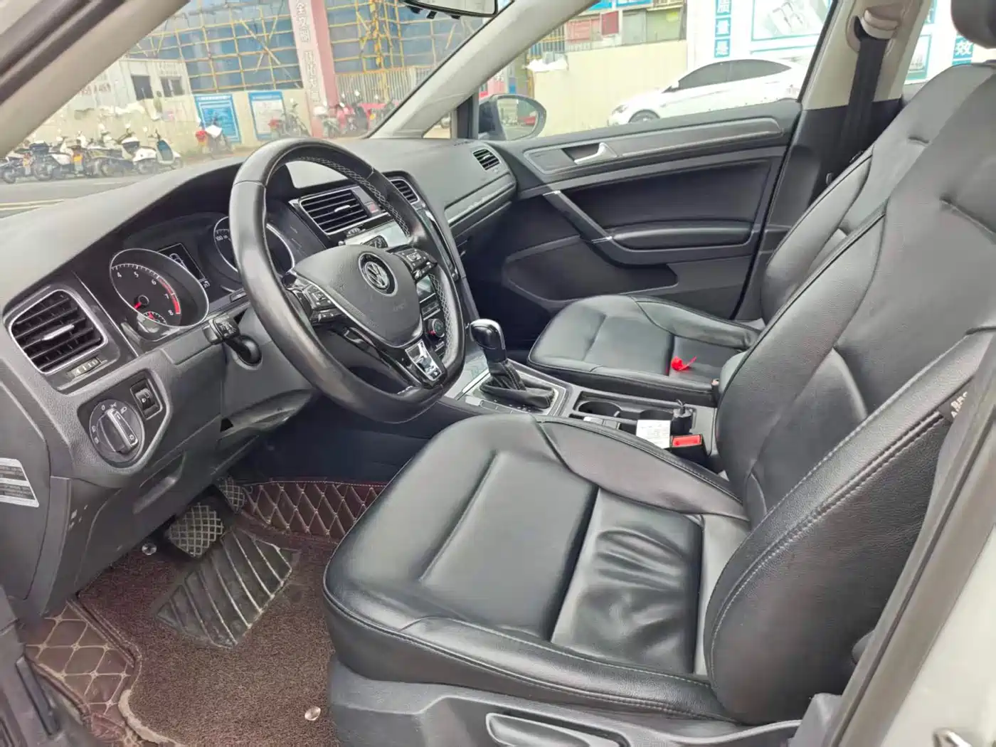 Volkswagen Golf 2017 230TSI Auto Comfort Millionth Anniversary Edition фото 5