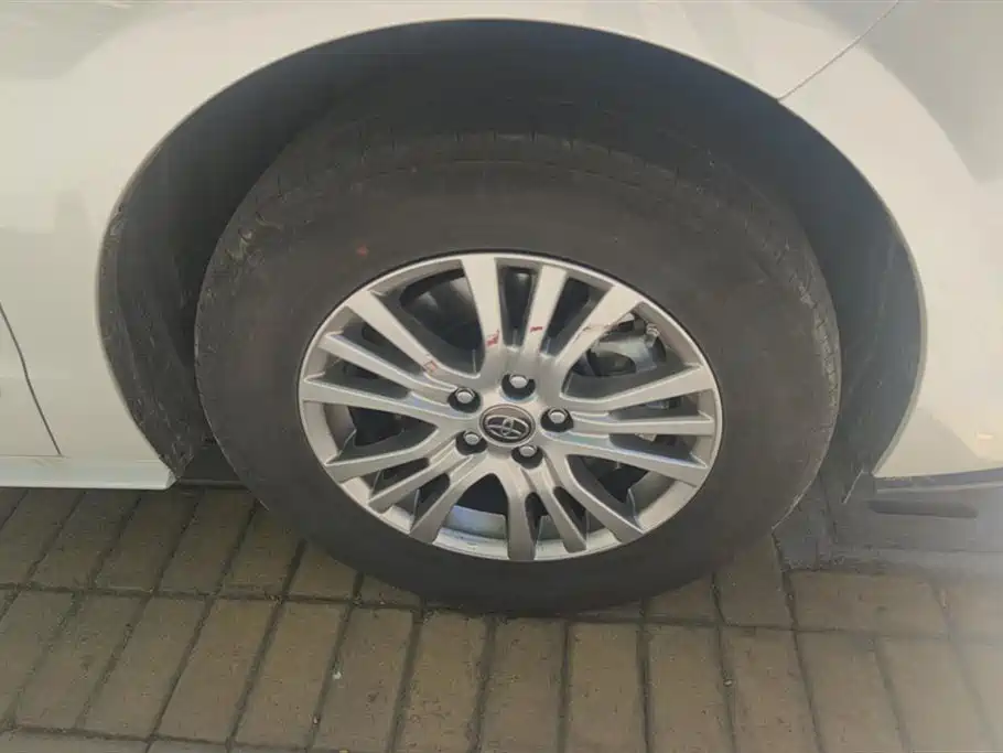 Toyota Sienna 2023 2.5L Hybrid Comfort Edition фото 6