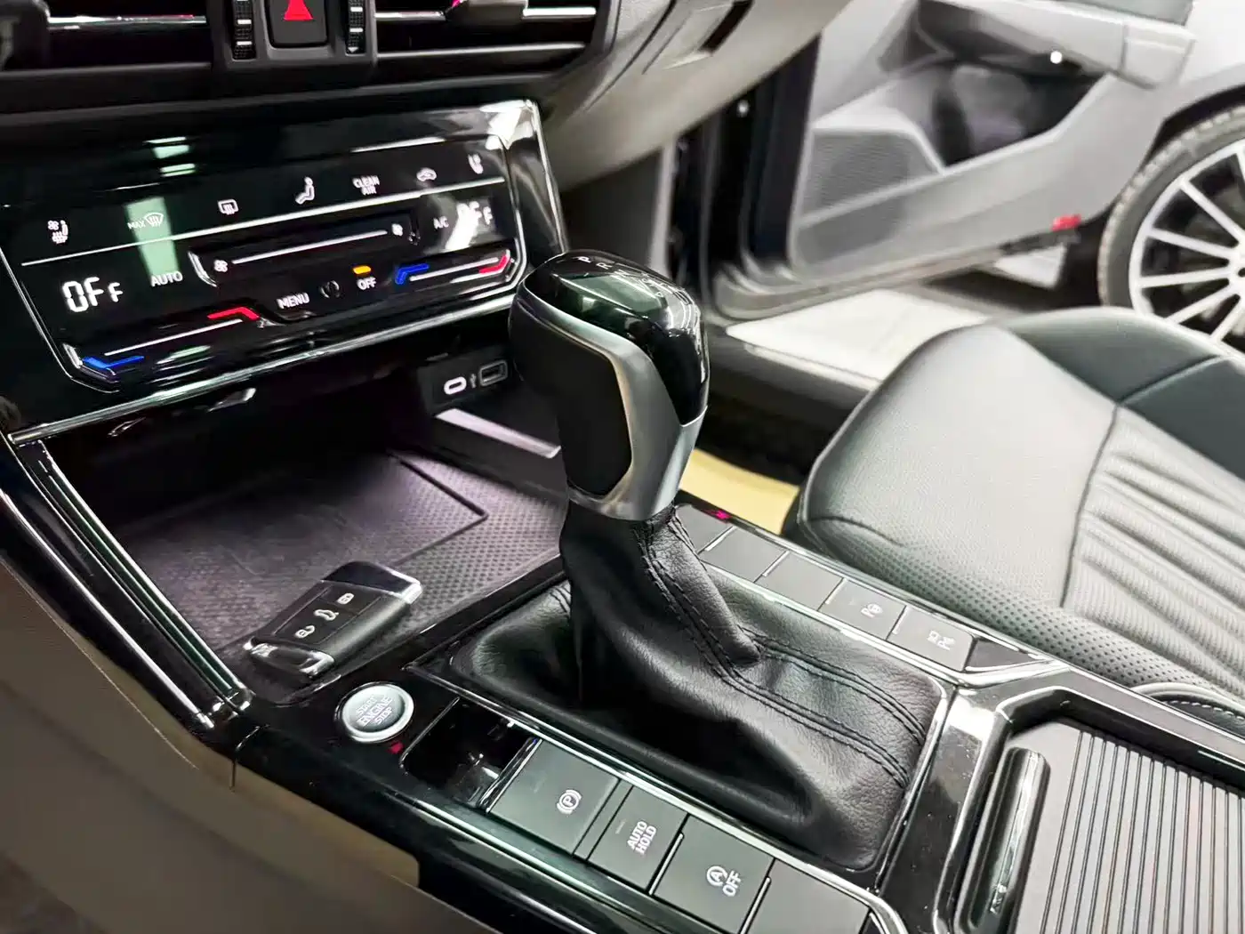 Volkswagen Passat 2023 Facelift 330TSI Starlight Luxury Edition фото 11