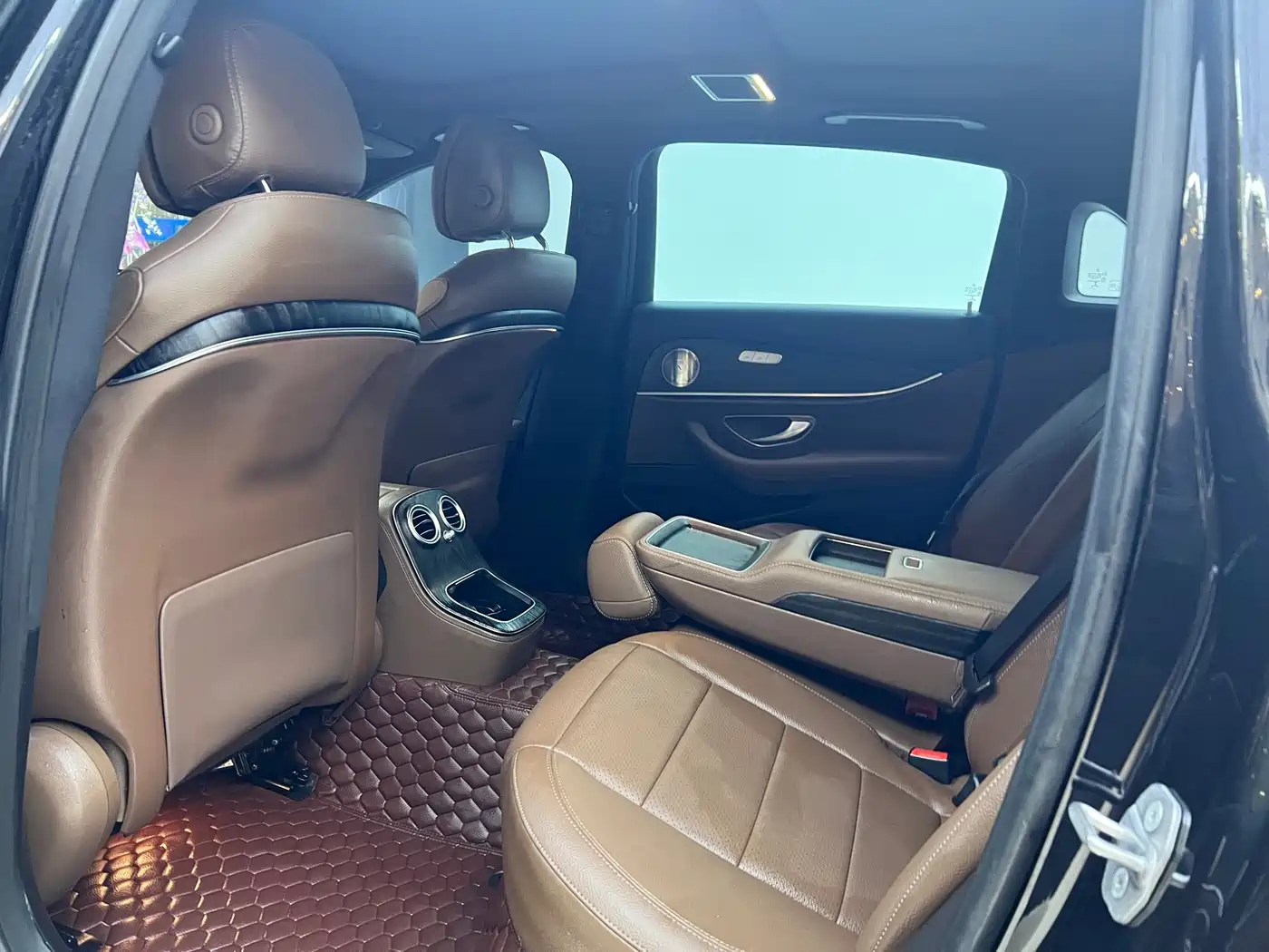 Mercedes-Benz E-Class 2022 E 300 L Fashion фото 15