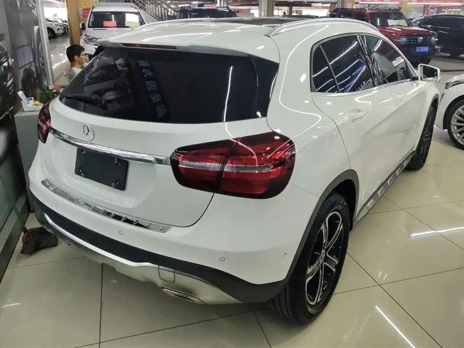 Mercedes-Benz GLA 2018 GLA 200 Fashion фото 3