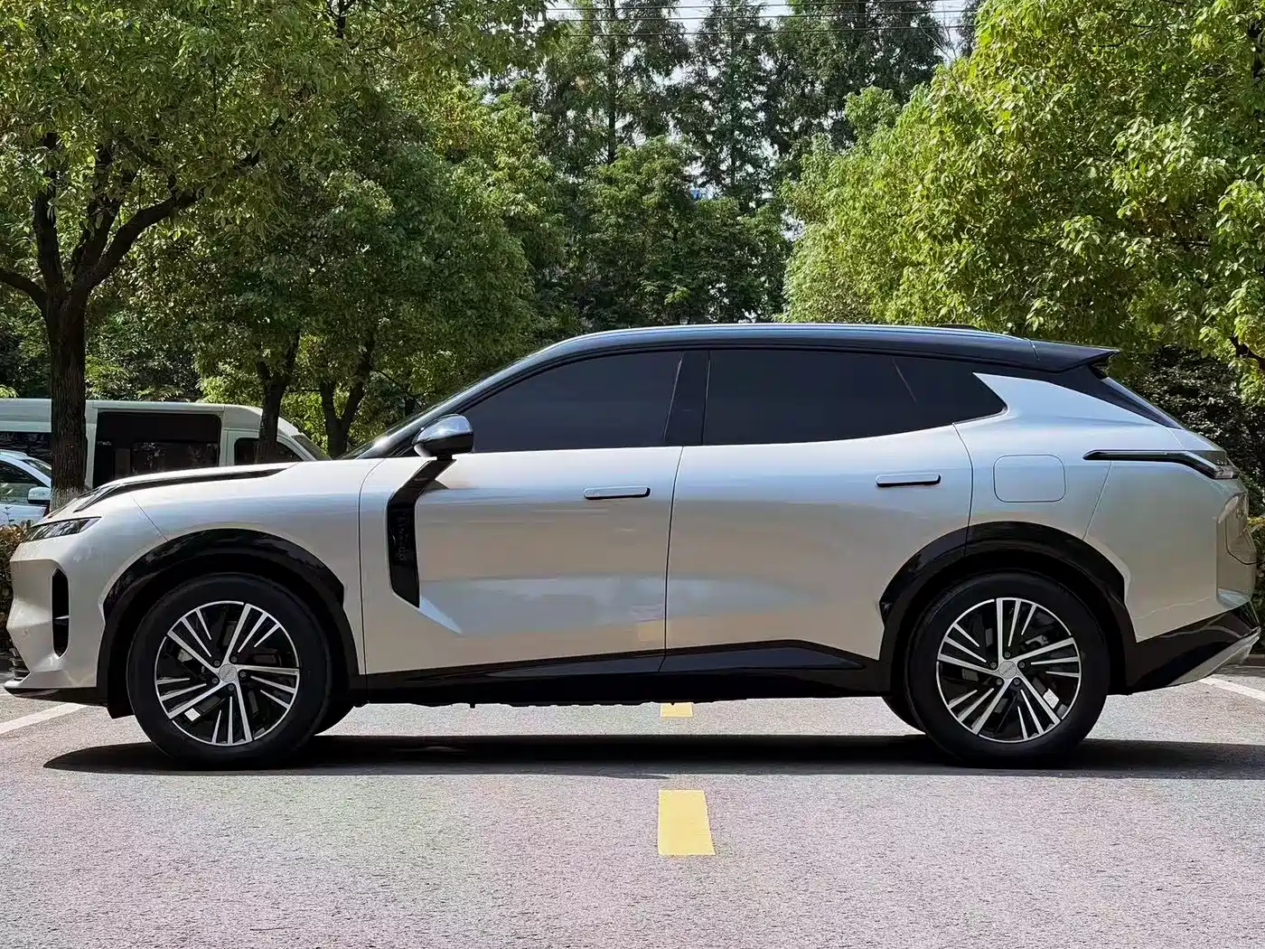 Lynk & Co 08 EM-P 2023 120km Long Range Pro фото 8