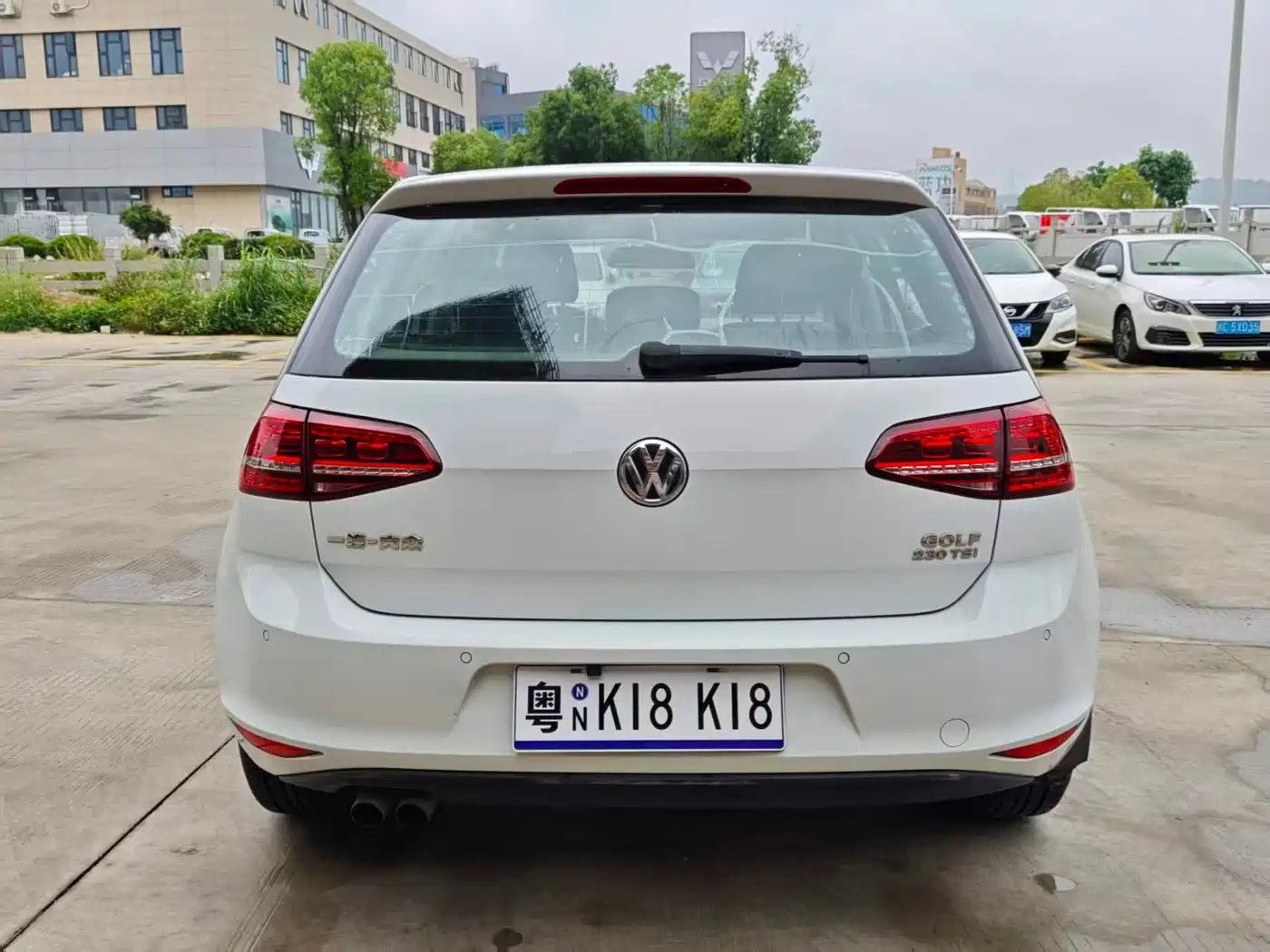 Volkswagen Golf 2017 230TSI Auto Comfort Millionth Anniversary Edition фото 8