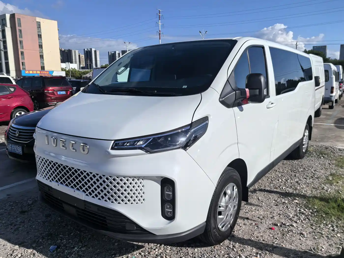 Iveco Juxing 2024 2023 C33 Van 2.0T 110KW Automatic Starway Edition Low Roof