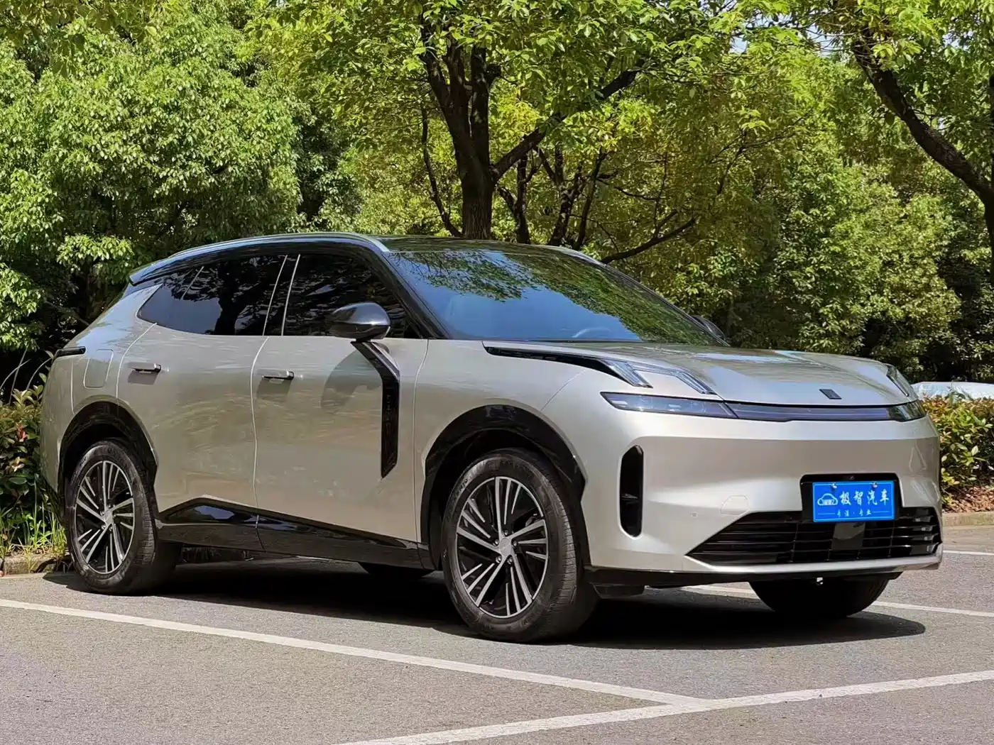 Lynk & Co 08 EM-P 2023 120km Long Range Pro фото 3