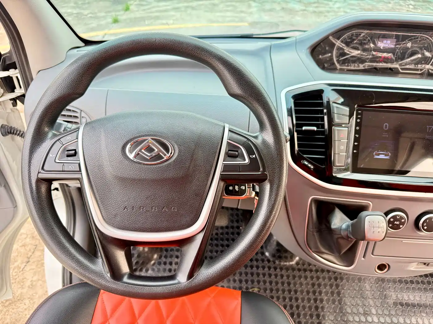 SAIC Maxus Xintu V80 2021 2.0T PLUS Manual Urban Edition Short Wheelbase Ultra-Low Roof 7/8/9 Seats фото 16