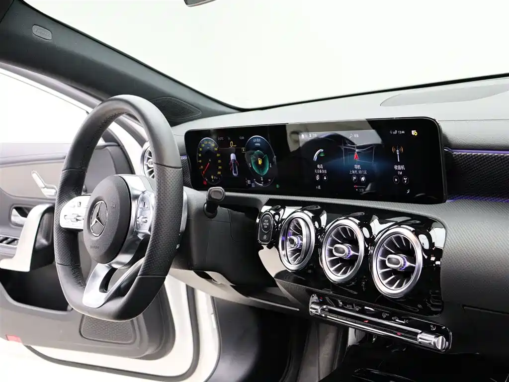 Mercedes-Benz A-Class 2021 A 200 L Sport Sedan Fashion Edition фото 10