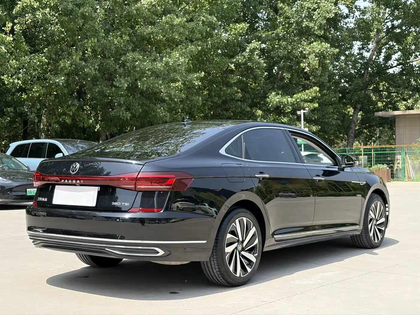 Volkswagen Passat 2024 380TSI Dragon Soaring Edition фото 8