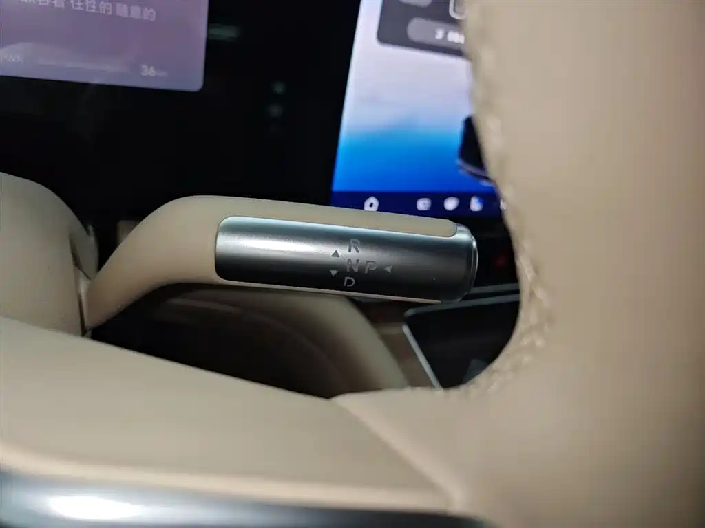 AITO Wenjie AITO M9 2025 Extended Range Ultra 52kWh 5-Seater фото 14