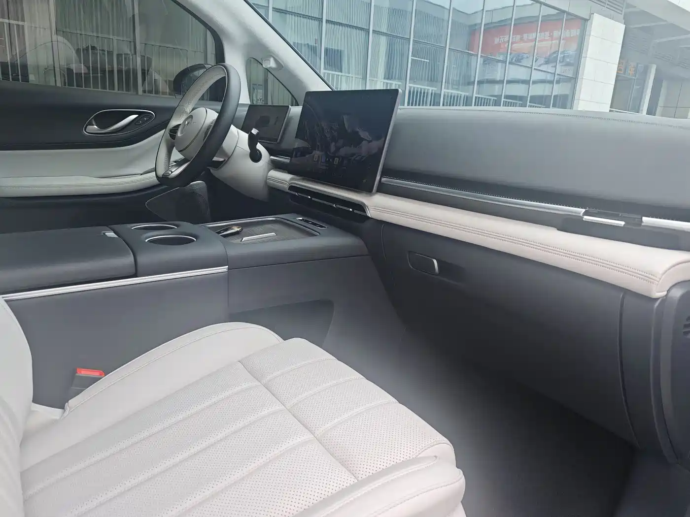 Voyah Auto Voyah Dreamer 2025 PHEV AWD Flagship Qian Kun Edition фото 27