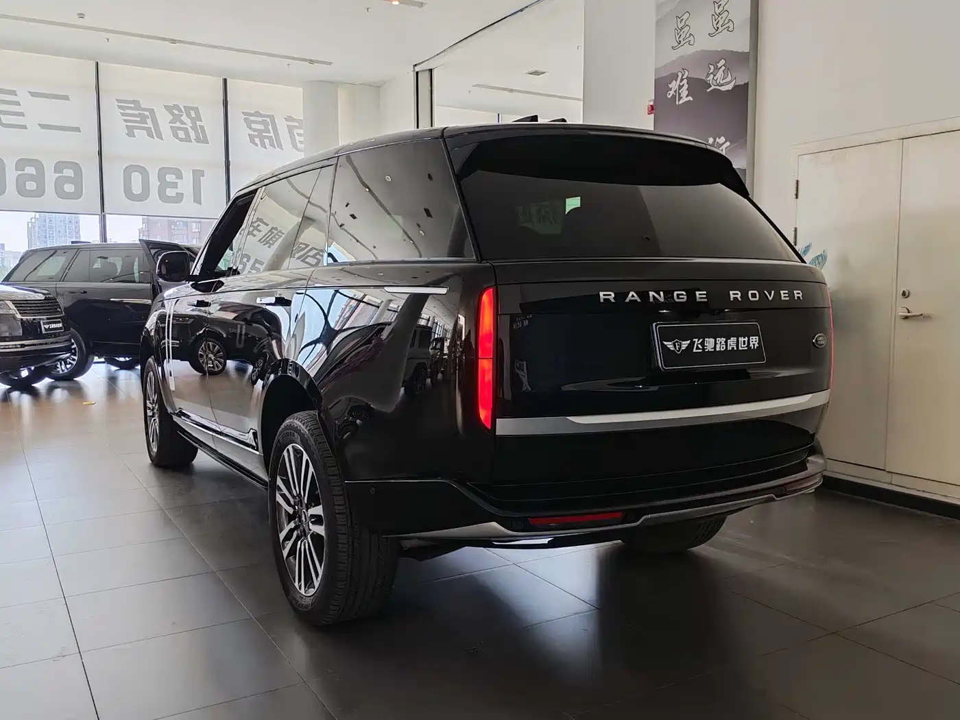 Land Rover Range Rover 2023 3.0 L6 400PS Genesis Extended Version фото 22
