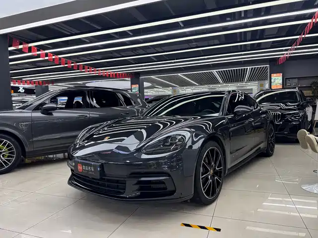 PORSCHE PANAMERA