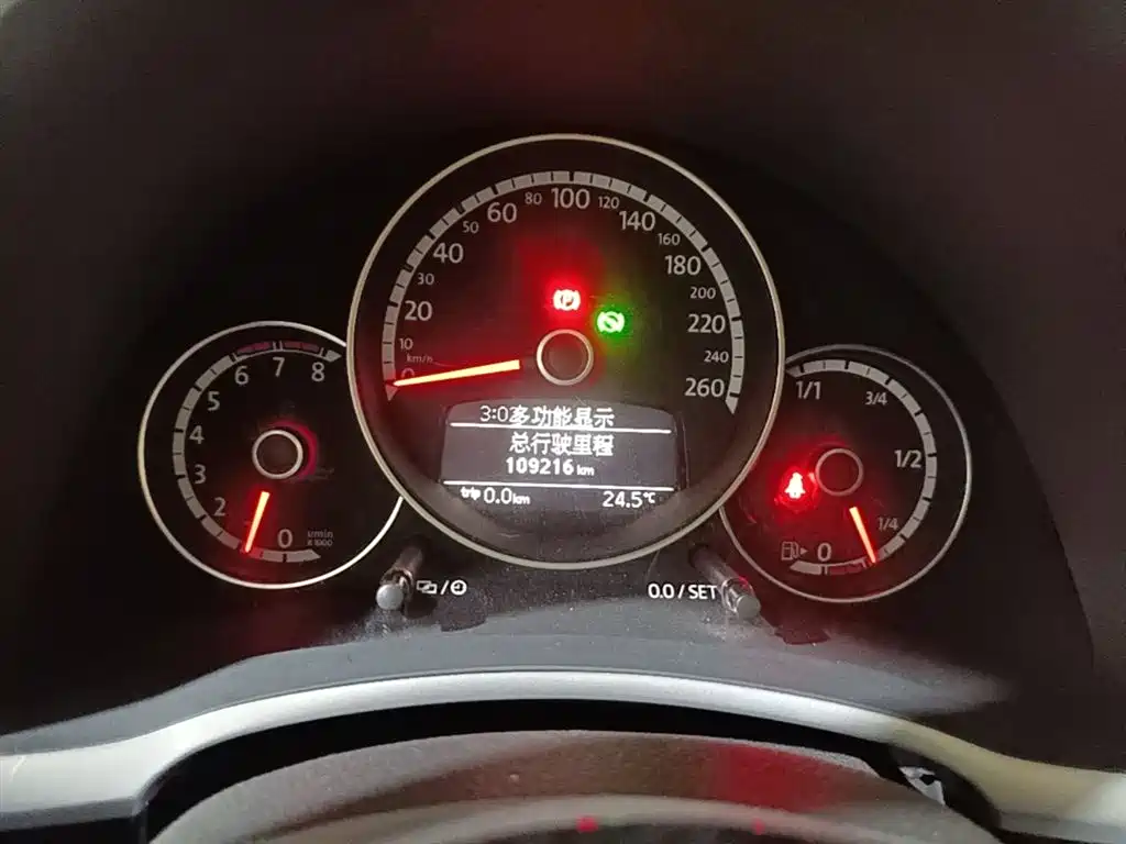 Volkswagen Beetle 2013 1.4TSI Fender Rock Edition фото 8