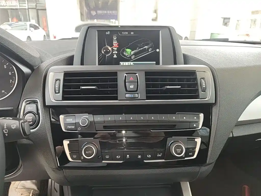 BMW 1 Series (Import) 2016 120i Leading Model фото 13