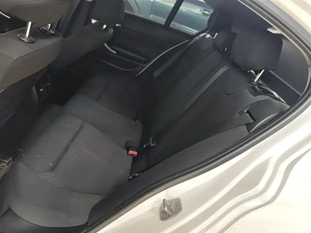 BMW 1 Series (Import) 2016 120i Leading Model фото 17