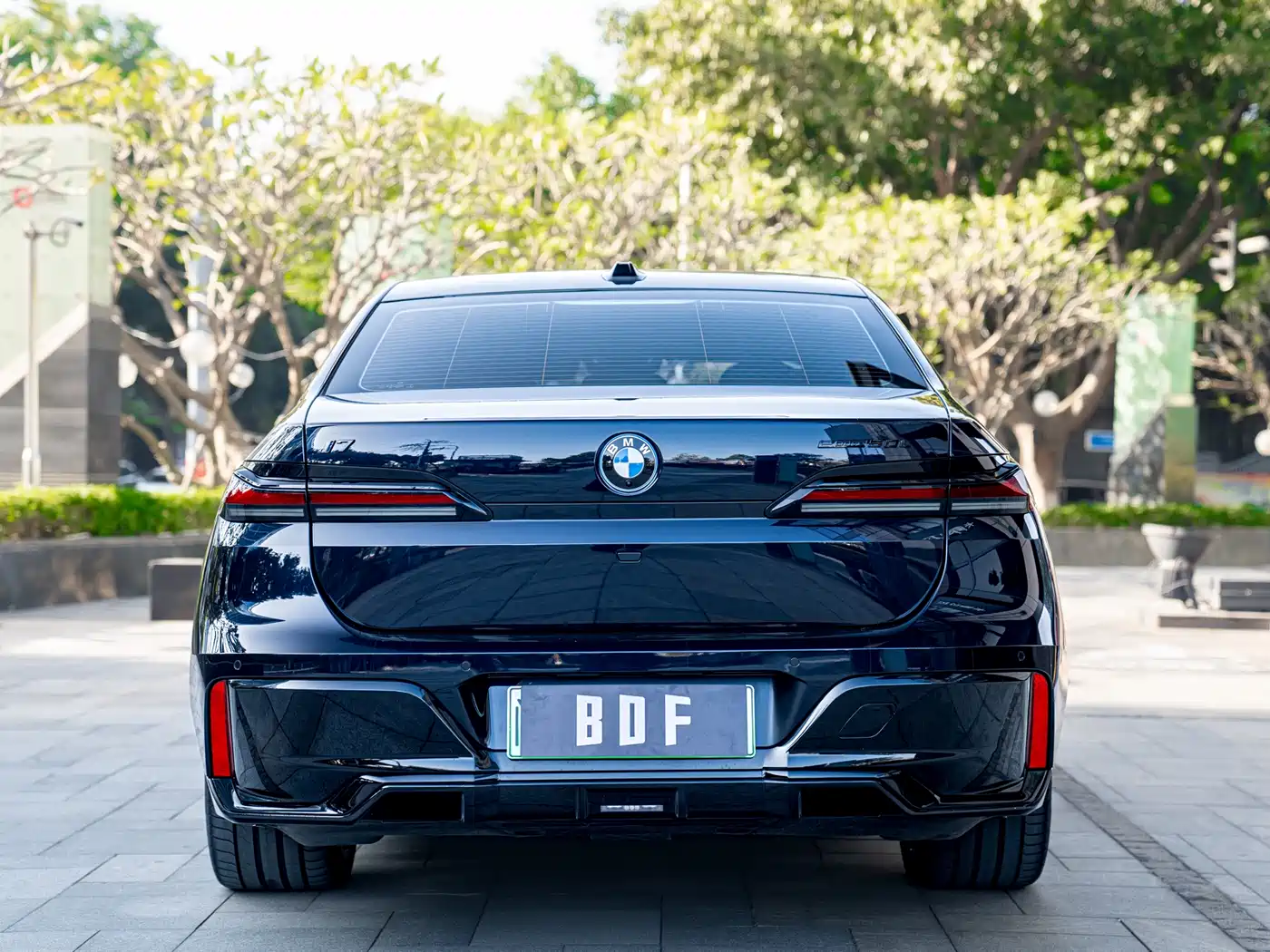 BMW I7