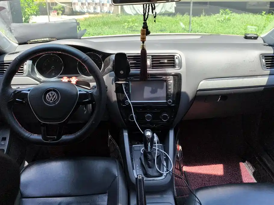 Volkswagen Sagitar 2015 230TSI Automatic Comfort фото 12