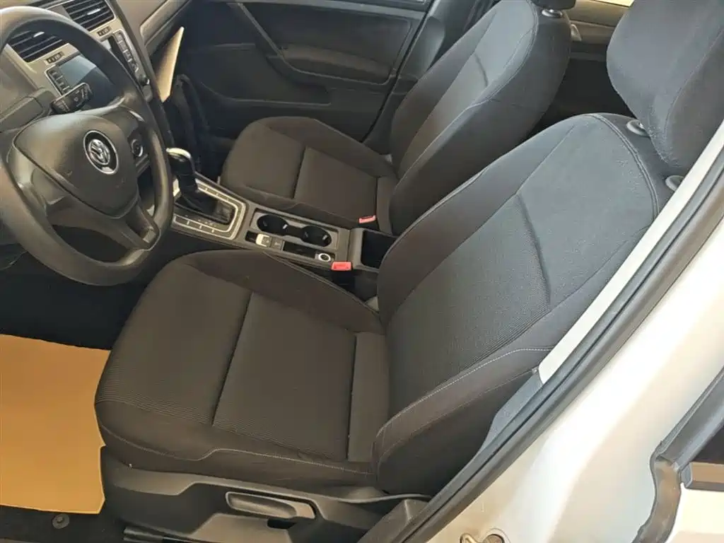 Volkswagen Golf 2015 1.6L Automatic Fashion фото 15