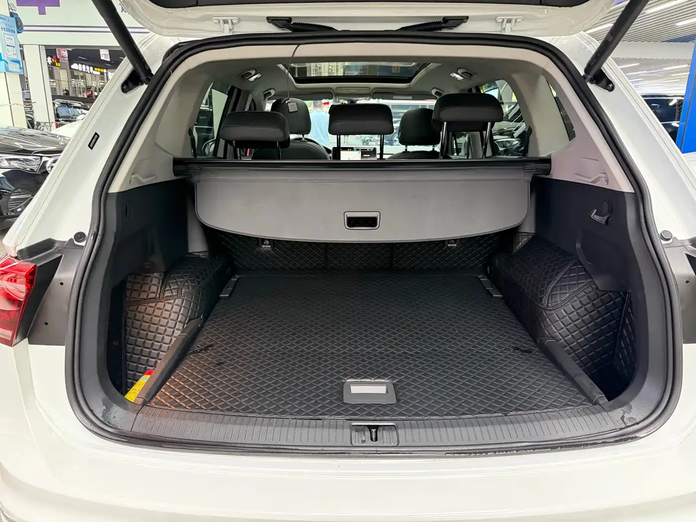 Volkswagen Tiguan L 2024 330TSI Automatic 2WD R-Line Premium Enjoyment Edition фото 18