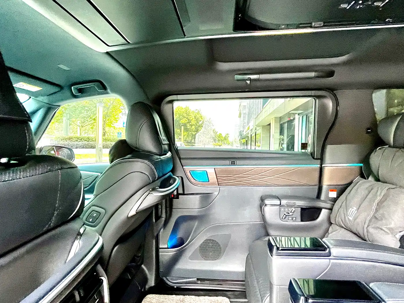 Toyota Vellfire 2024 Crown Hybrid 2.5L Premium Edition фото 12