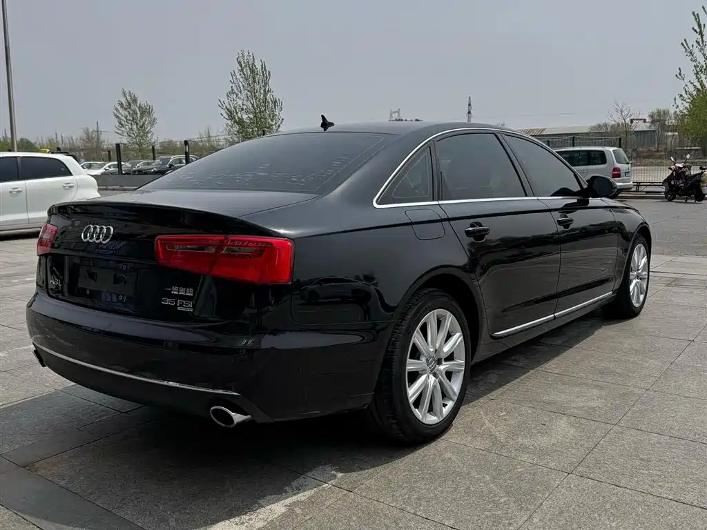 Audi A6L 2015 35 FSI quattro Comfort фото 4