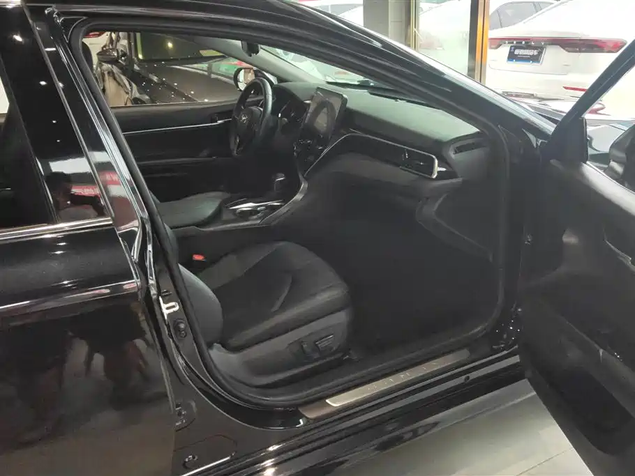 Toyota Camry 2021 2.0G Luxury Edition фото 8