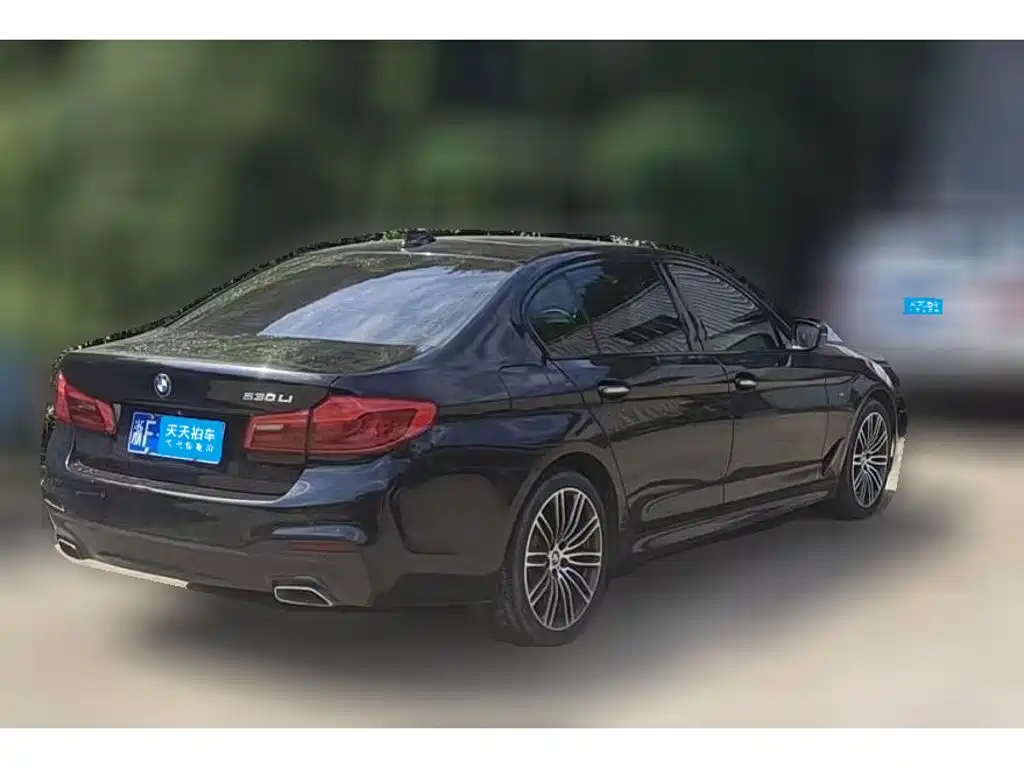 Photo 2 - BMW 5 Series