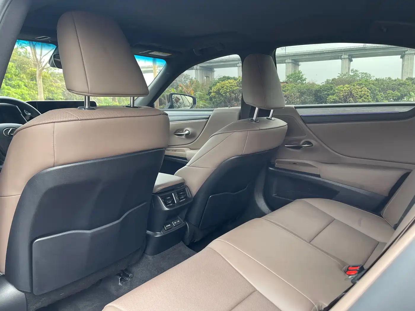 Lexus ES 2025 200 Ultimate Edition фото 26