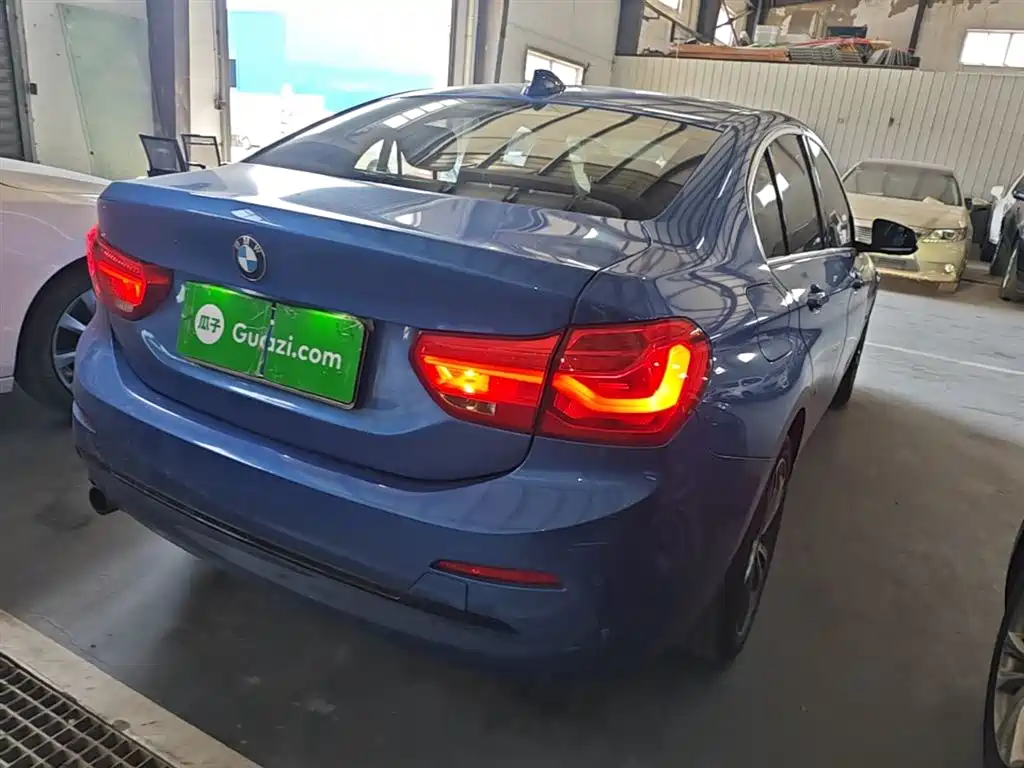 BMW 1 Series 2018 118i Sport Edition фото 8
