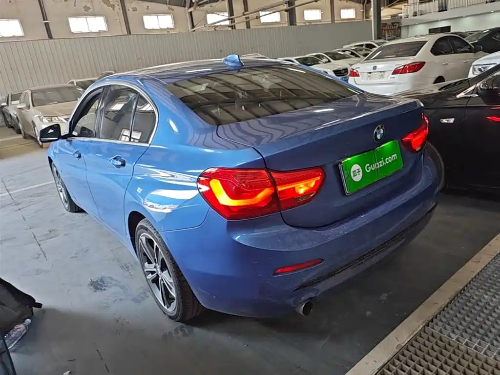 BMW 1 Series 2018 118i Sport Edition фото 5