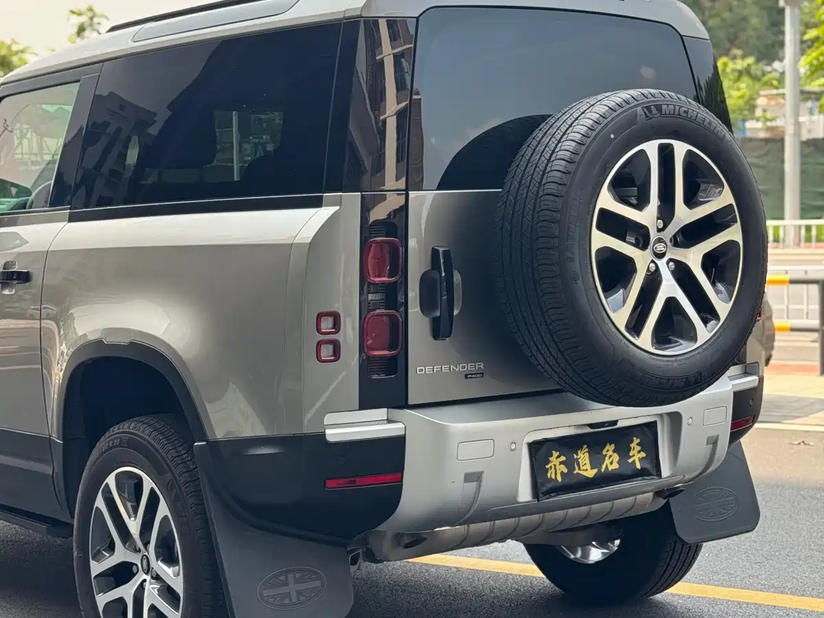 Land Rover Defender 2023 Facelift 90 3.0T P400 XS фото 7