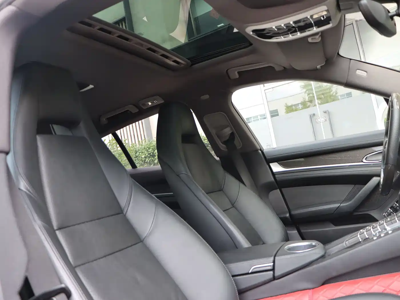 Porsche Panamera 2010 Model Panamera S 4.8L фото 27