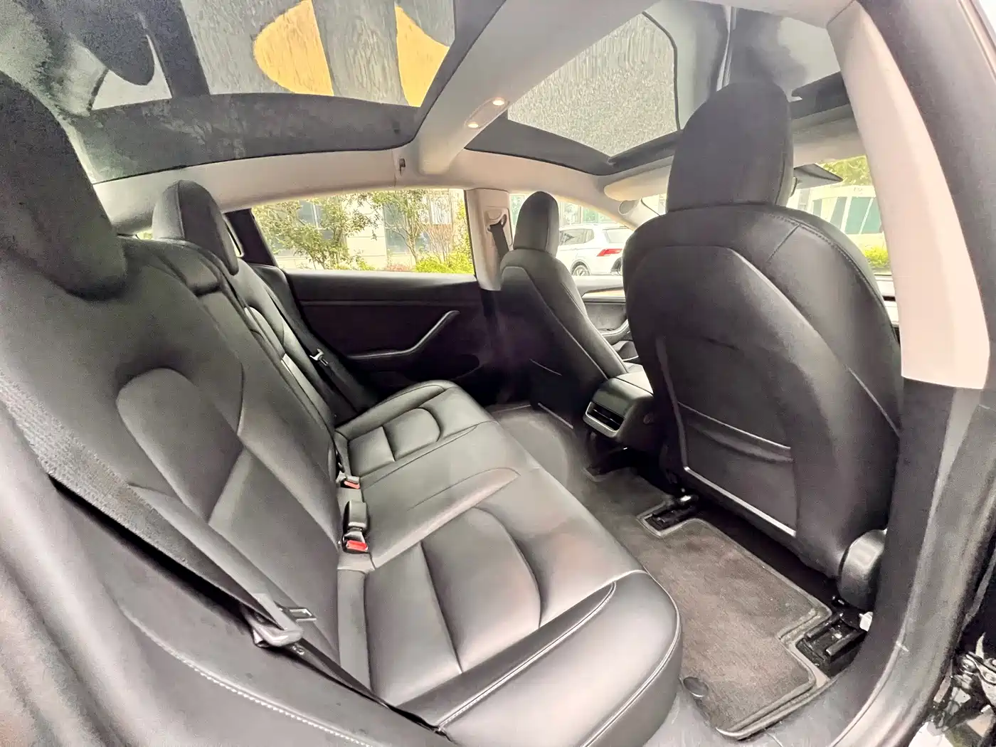 Фото 10 - Tesla Model 3