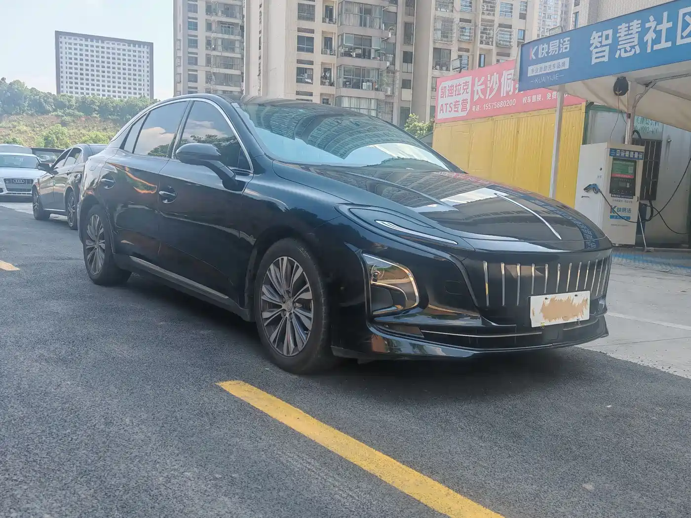 Hongqi E-QM5 2022 431km Charging Enjoyment Edition фото 3