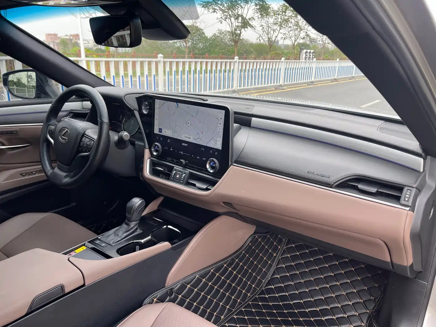 Lexus ES 2025 200 Ultimate Edition фото 7