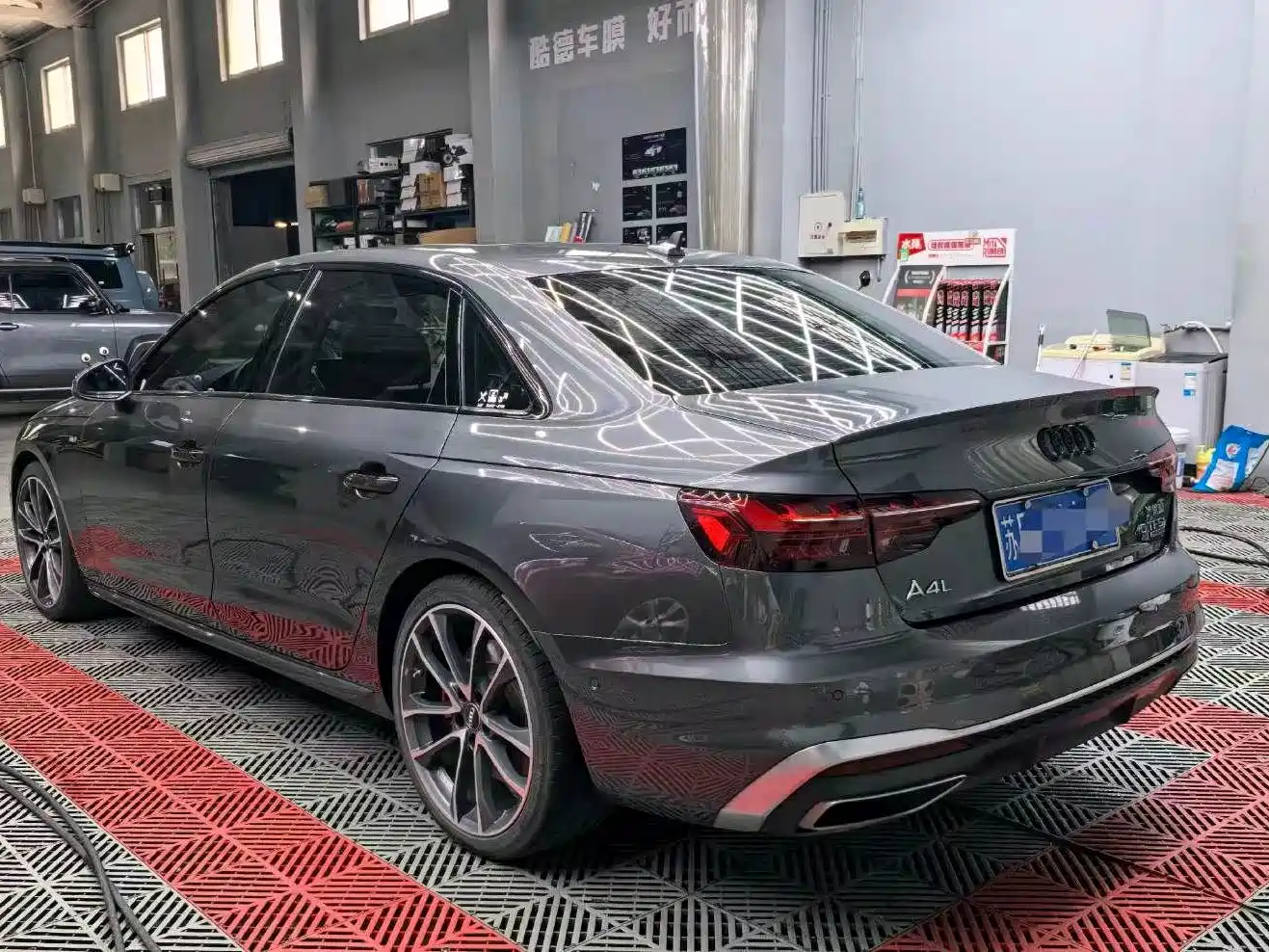 Photo 3 - Audi A4L