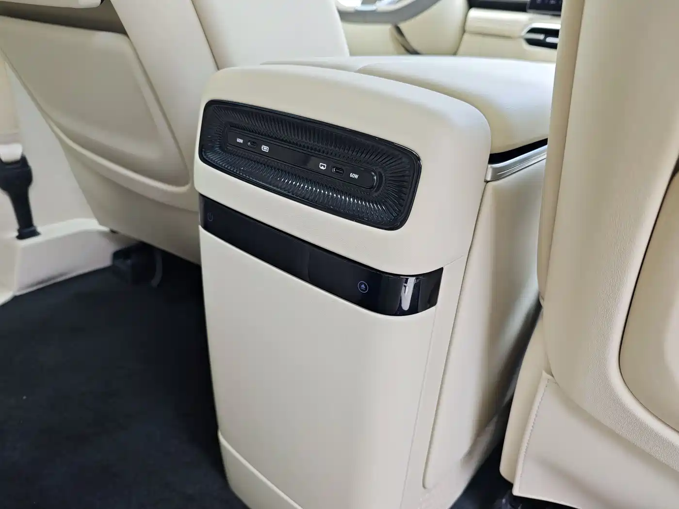 Voyah Auto Voyah Dreamer 2025 PHEV 4WD Kunpeng Premium Edition фото 20