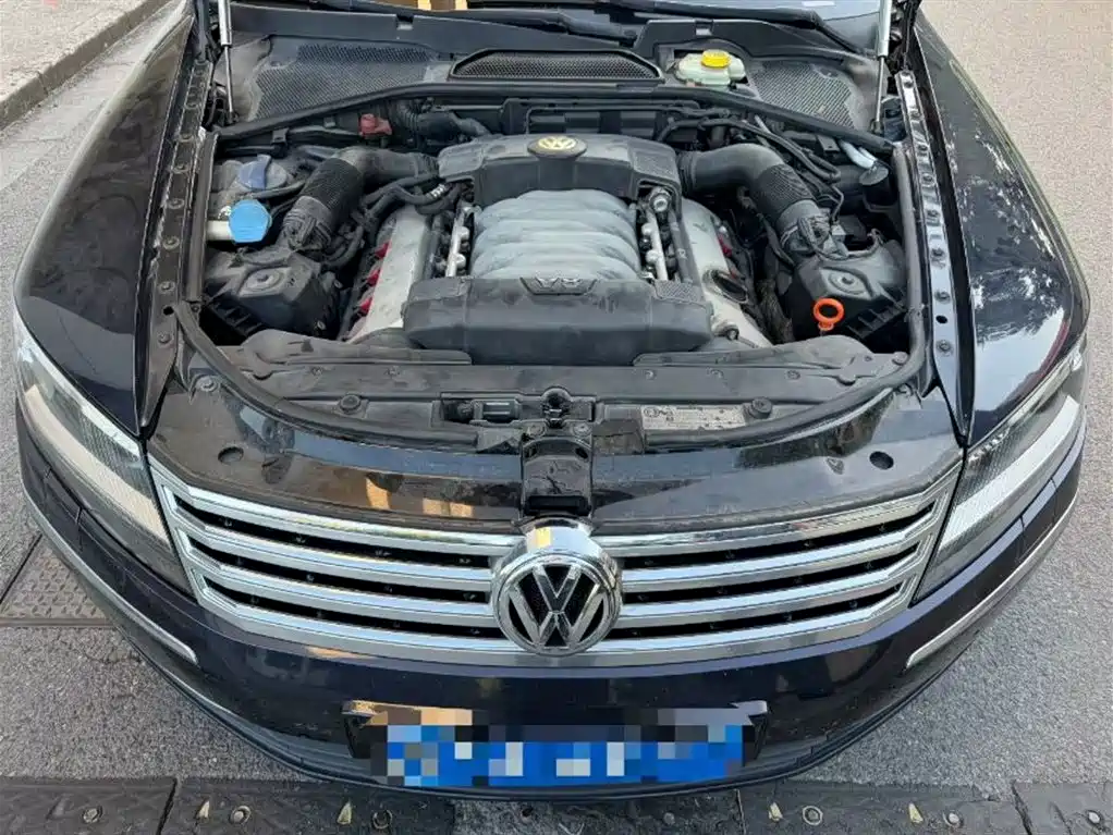 Volkswagen Phaeton 2011 4.2L V8 4-seat Extended Individual Edition фото 2
