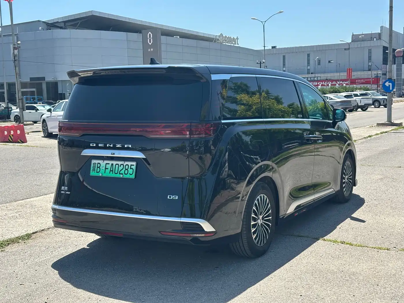 Denza D9 2022 DM-i 970 All-Wheel Drive Honor Edition фото 6