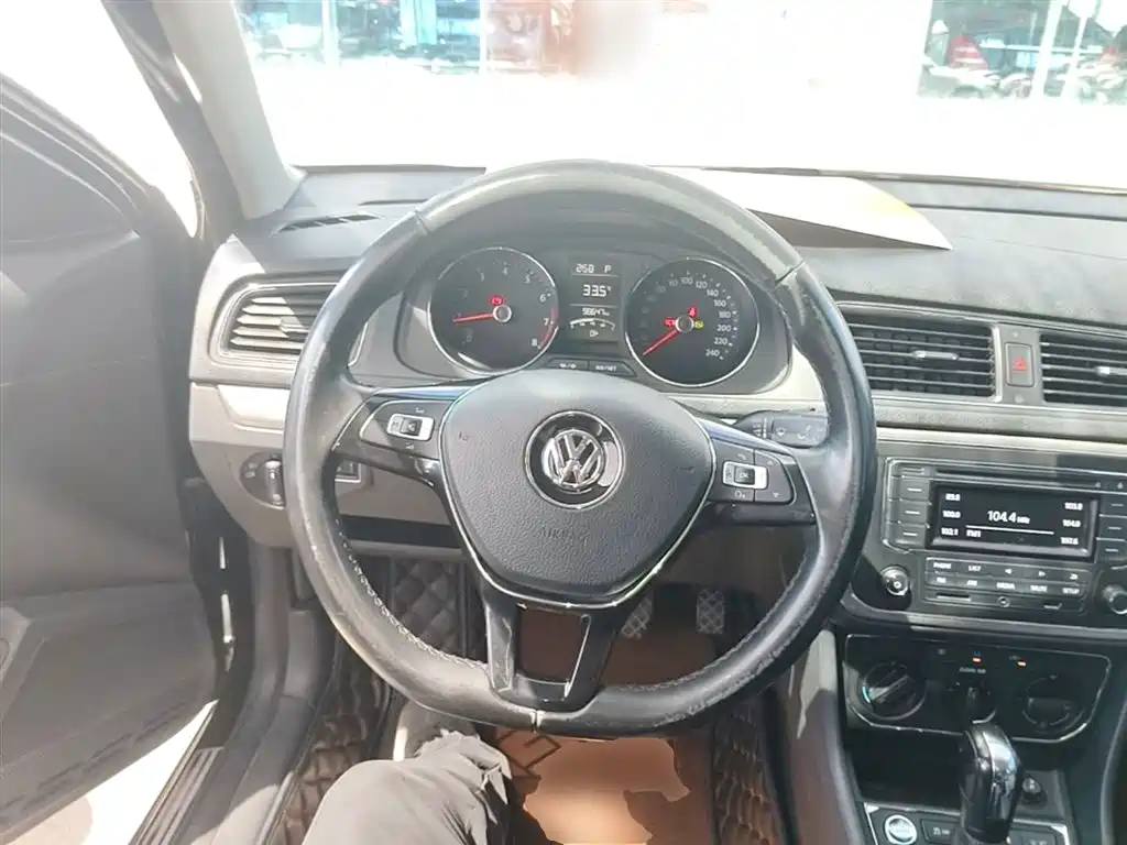 Volkswagen Lavida 2017 1.6L Automatic Comfort Edition фото 11