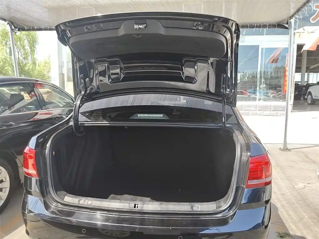 Volkswagen Lavida 2017 1.6L Automatic Comfort Edition фото 19
