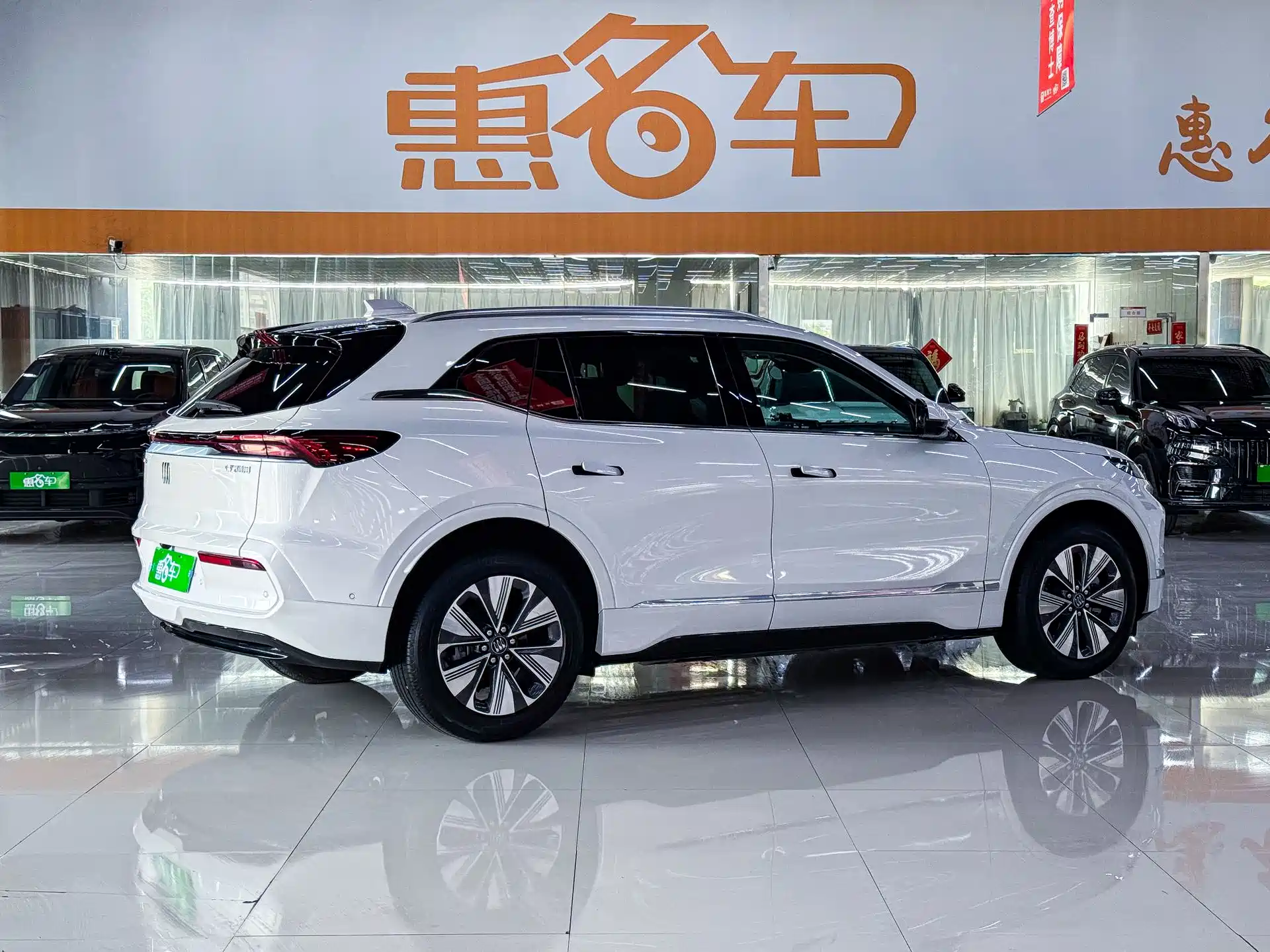 صورة 17 - Buick E5