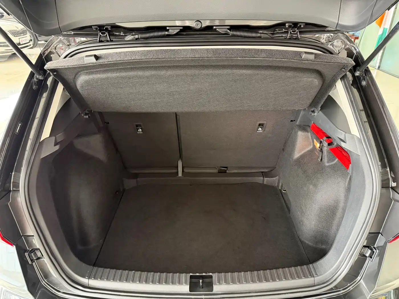 Volkswagen Tharu 2022 280TSI FWD Luxury Edition фото 14