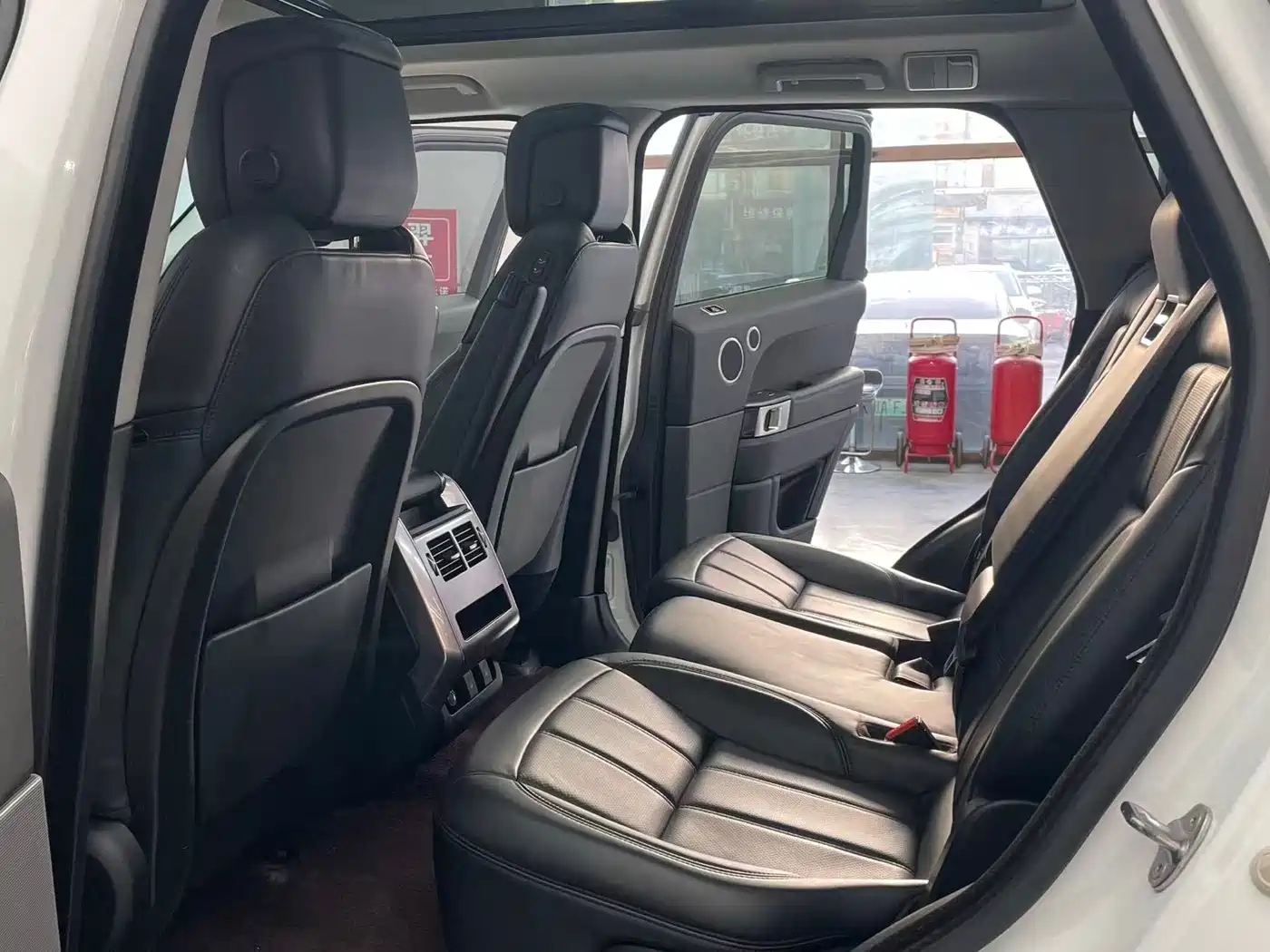 Land Rover Range Rover Sport 2019 3.0 SC V6 Special Edition фото 12