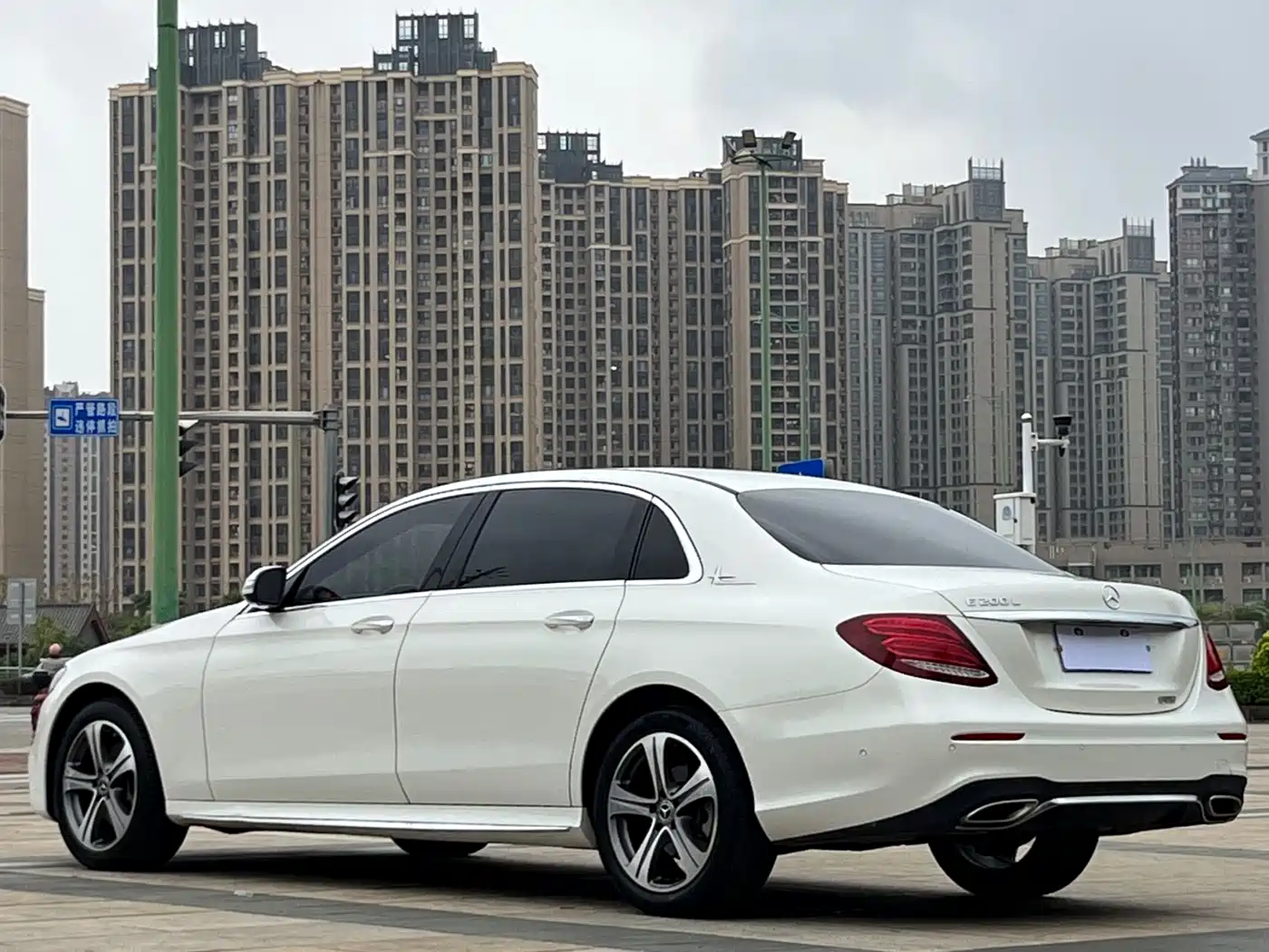 Mercedes-Benz E-Class 2016 E 200 L Sport Type фото 9
